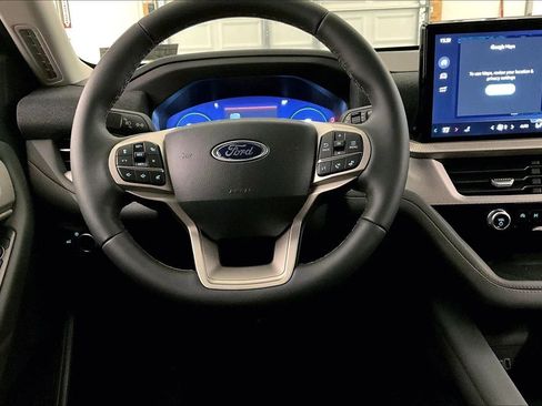 New 2026 Ford Explorer Active image 5