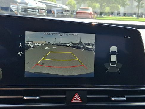 Certified 2023 Hyundai Elantra Limited FWD image 18