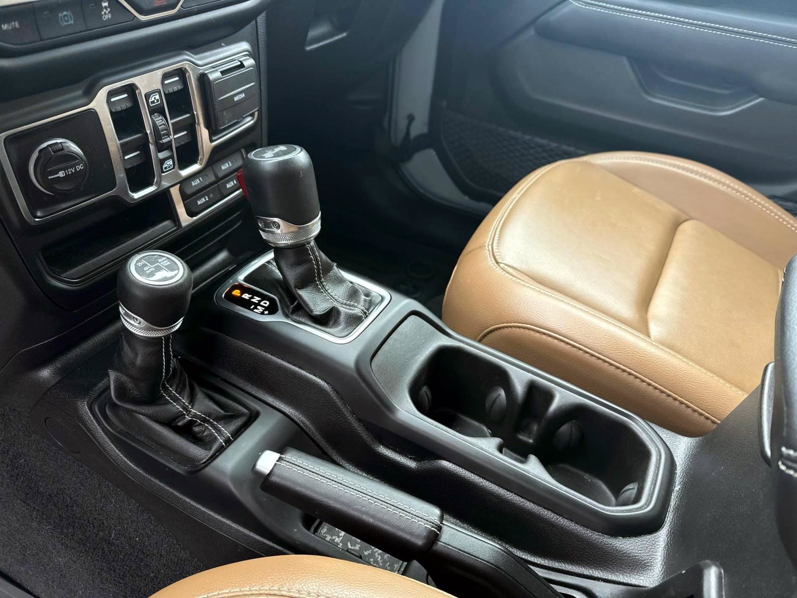 Used 2023 Jeep Wrangler Unlimited Sahara w/ Cold Weather Group AWD/4WD image 16