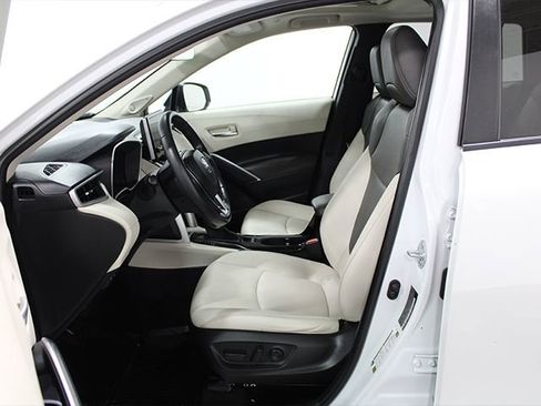 Used 2023 Toyota Corolla Cross XLE w/ Convenience Package AWD/4WD image 10