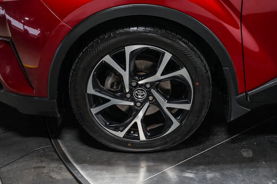 Used 2018 Toyota C-HR XLE FWD image 10