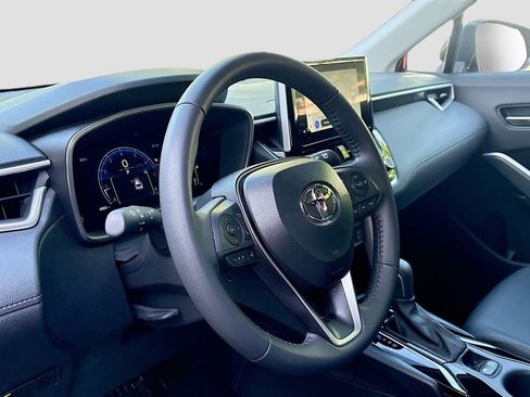 Used 2025 Toyota Corolla Cross XLE w/ Convenience Package AWD/4WD image 9