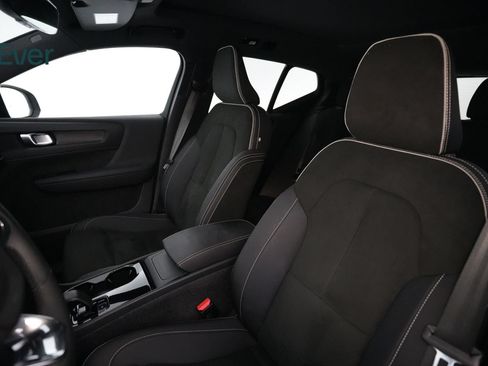 Used 2023 Volvo XC40 Recharge Plus AWD/4WD image 4
