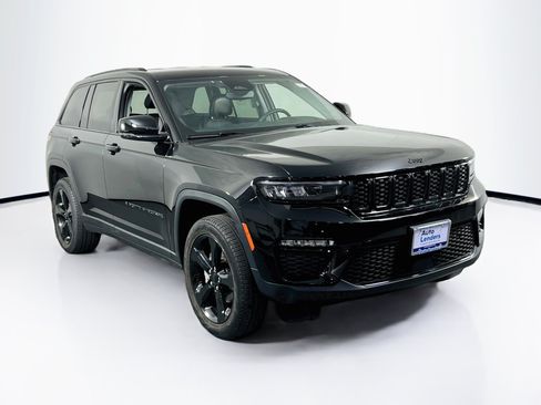 Used 2023 Jeep Grand Cherokee Limited w/ Black Appearance Package AWD/4WD image 3
