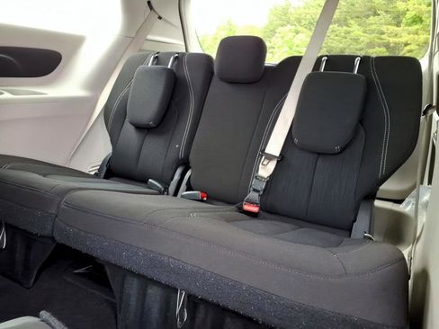 Used 2023 Chrysler Voyager LX FWD image 14