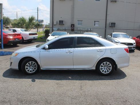 Used 2012 Toyota Camry LE FWD image 6