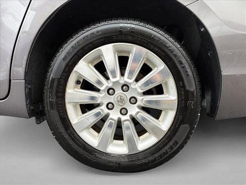Used 2015 Toyota Sienna LE image 9