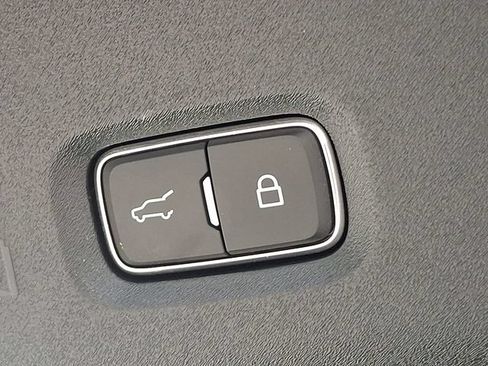 Certified 2025 Lincoln Navigator Reserve AWD/4WD image 30