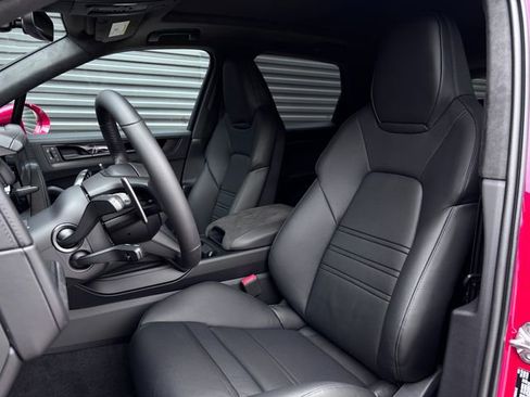 New 2026 Porsche Cayenne GTS AWD/4WD image 5