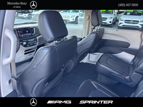 Used 2023 Chrysler Pacifica Touring-L FWD image 19