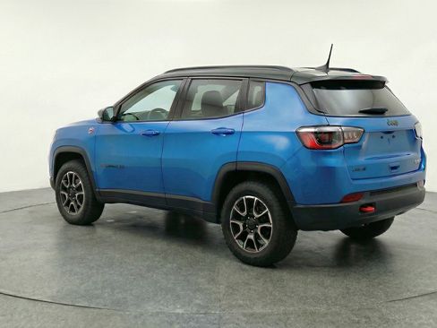 Used 2025 Jeep Compass Trailhawk image 6