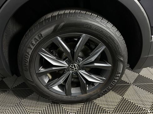 Used 2023 Volkswagen Tiguan SE image 13