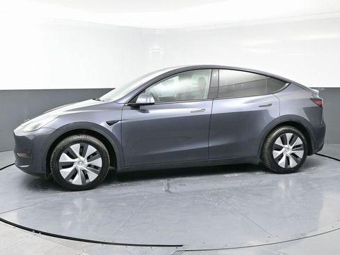 Used 2022 Tesla Model Y Long Range image 5