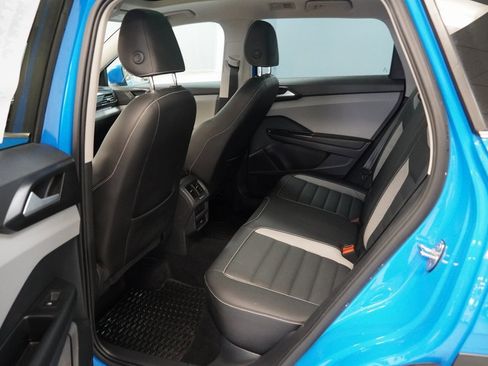 Used 2022 Volkswagen Taos SEL w/ Panoramic Sunroof Package image 20