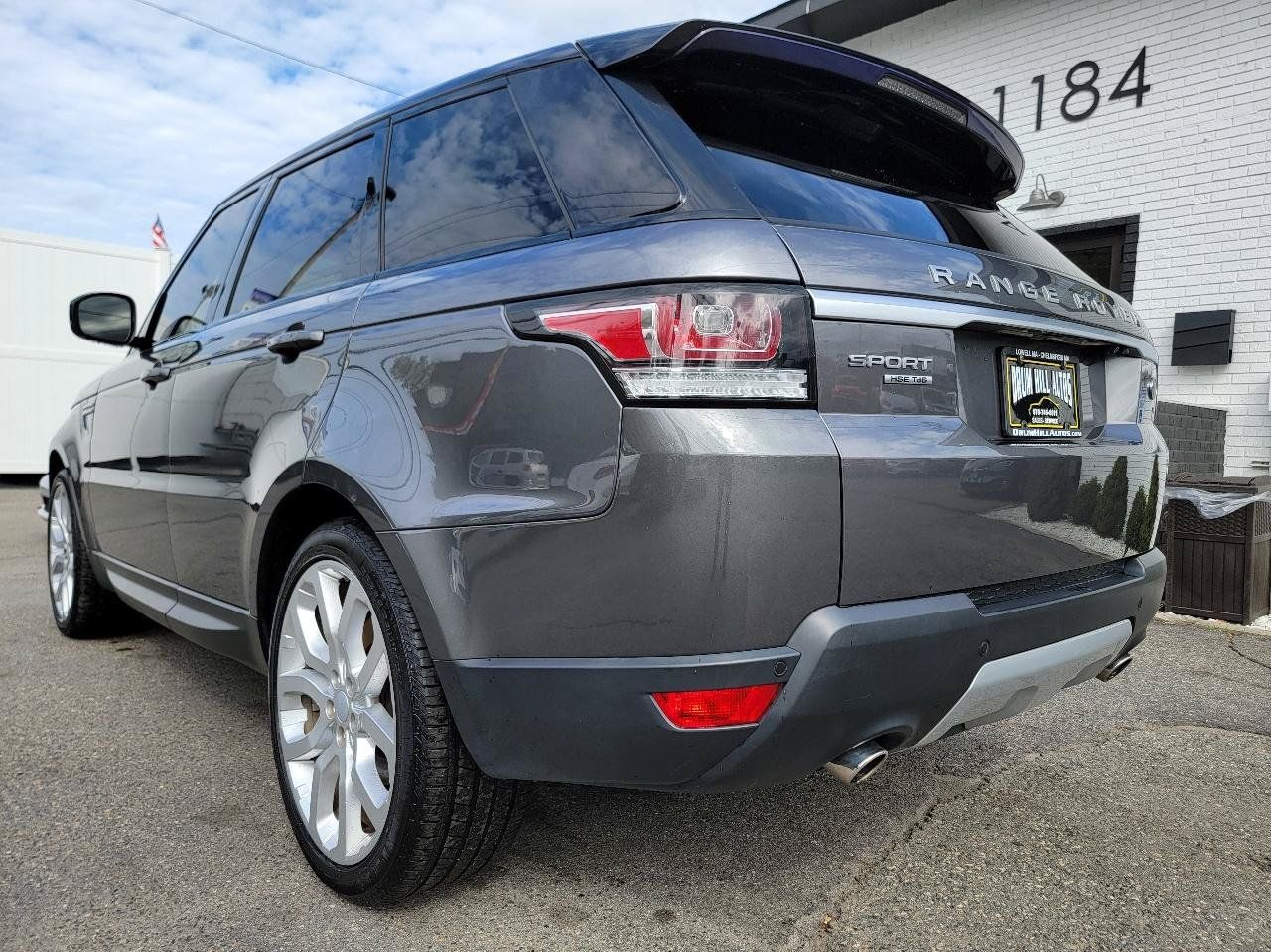 Used 2017 Land Rover Range Rover Sport HSE AWD/4WD image 3
