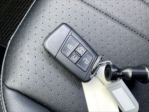 Used 2023 Volkswagen Tiguan SE image 14