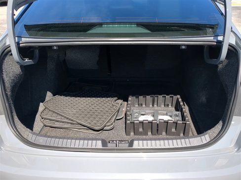 Used 2021 Volkswagen Jetta GLI Autobahn image 9