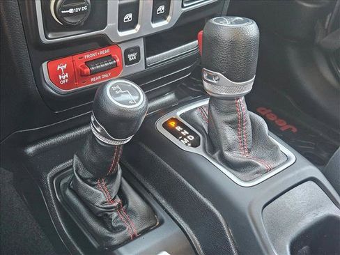 Used 2018 Jeep Wrangler Rubicon AWD/4WD image 17