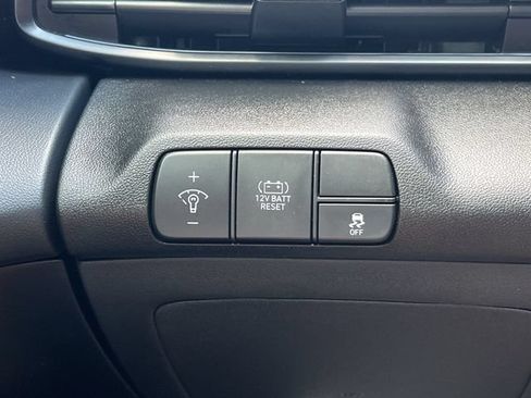 Certified 2025 Hyundai Elantra SEL FWD image 30