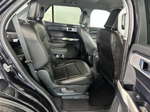 Used 2022 Ford Explorer XLT w/ Equipment Group 202A image 27
