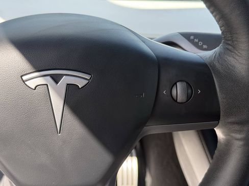 Used 2022 Tesla Model Y Performance AWD/4WD image 16