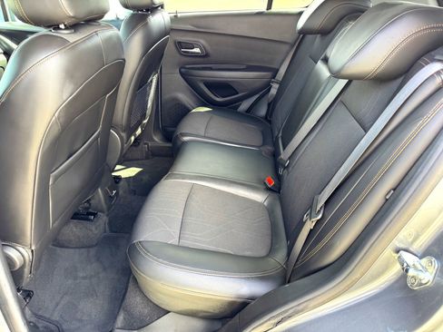 Used 2019 Chevrolet Trax LT w/ LT Convenience Package image 16