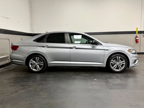 Used 2021 Volkswagen Jetta R-Line image 5