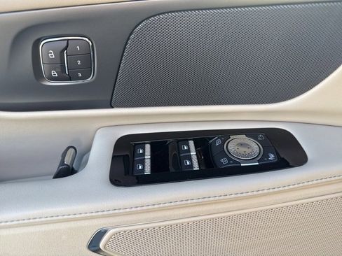 Used 2024 Lincoln Nautilus Premier image 9