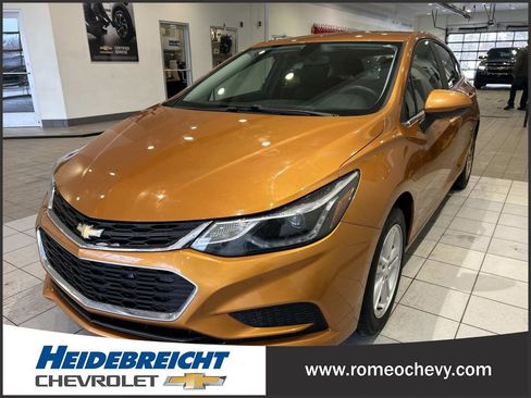 Used 2017 Chevrolet Cruze LT w/ Convenience Package image 6