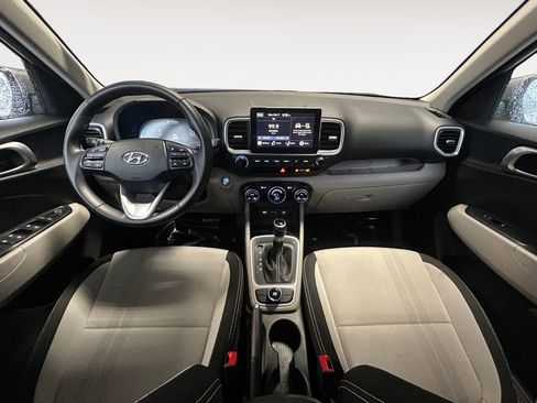 Certified 2025 Hyundai Venue SEL image 13