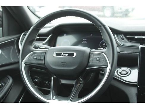 Used 2022 Jeep Grand Cherokee L Laredo image 16