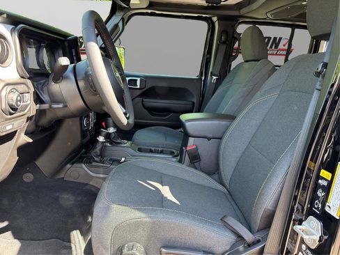 Used 2024 Jeep Gladiator Sport image 9