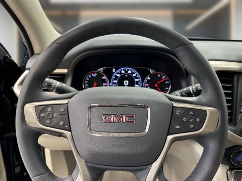 Used 2023 GMC Acadia Denali w/ Denali Ultimate Package FWD image 21