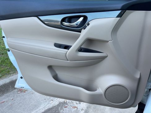 Used 2015 Nissan Rogue SL w/ SL Premium Package image 13