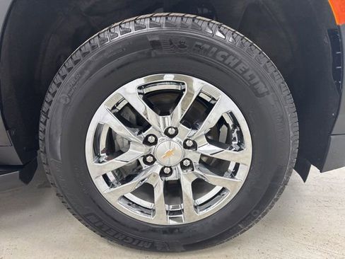 Used 2024 Chevrolet Suburban LT image 36