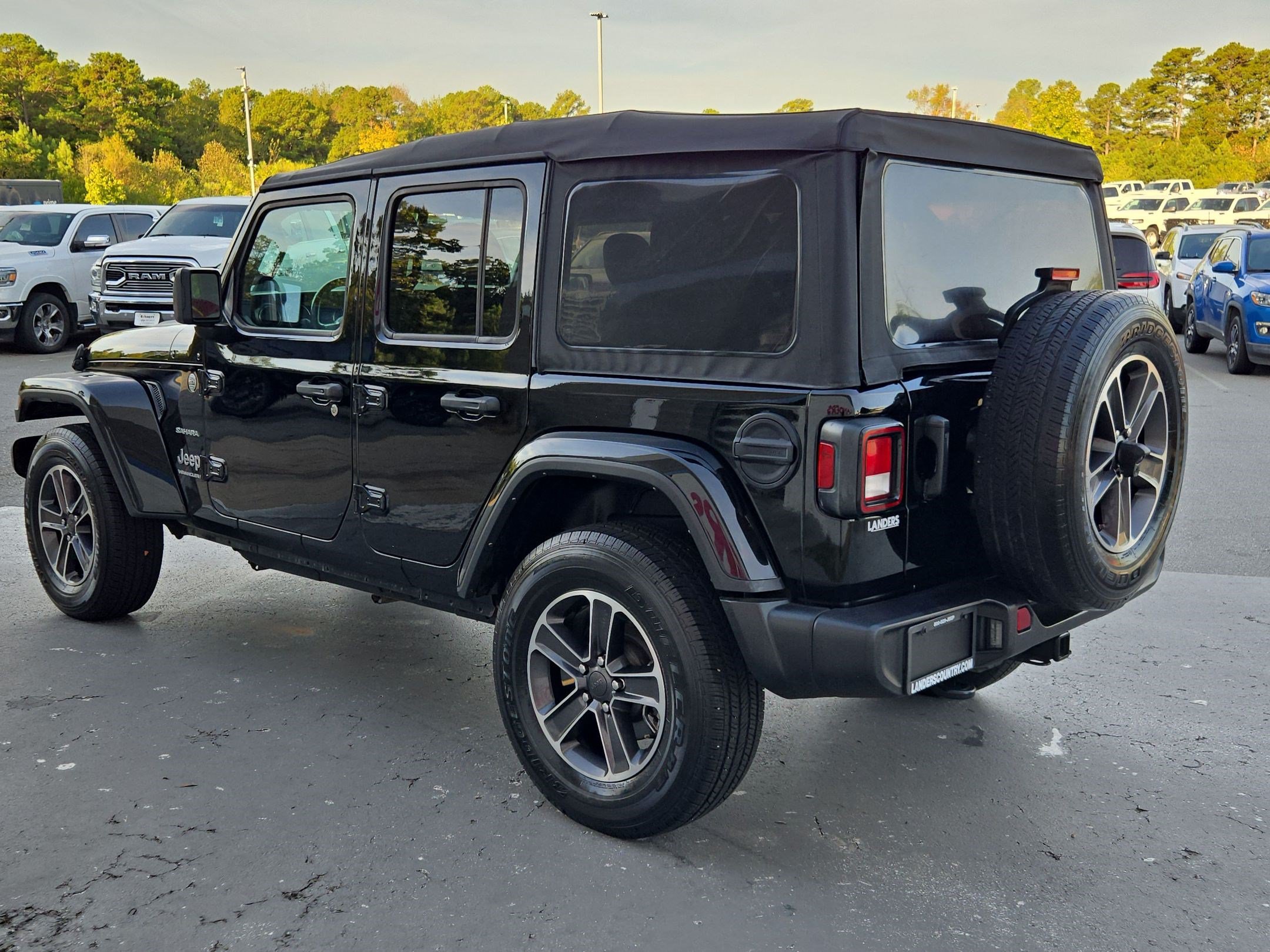 Used 2023 Jeep Wrangler Unlimited Sahara w/ Cold Weather Group AWD/4WD image 5