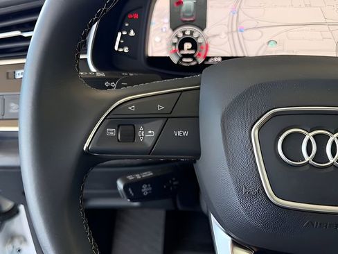 Used 2025 Audi Q8 Premium image 19