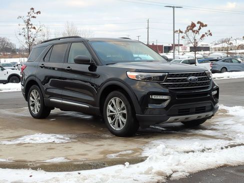 Certified 2023 Ford Explorer XLT w/ Equipment Group 202A image 10