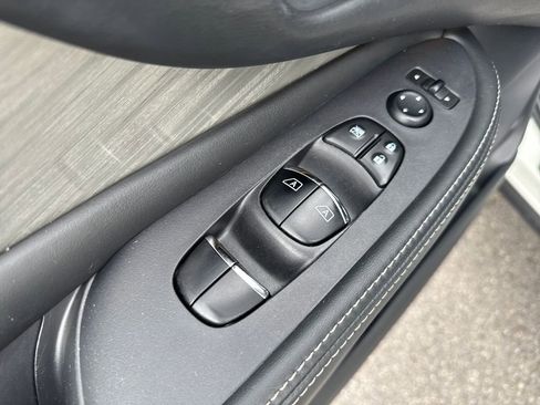 Used 2018 Nissan Murano SL w/ Midnight Edition Package FWD image 11