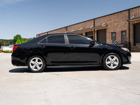 Used 2014 Toyota Camry SE FWD image 11