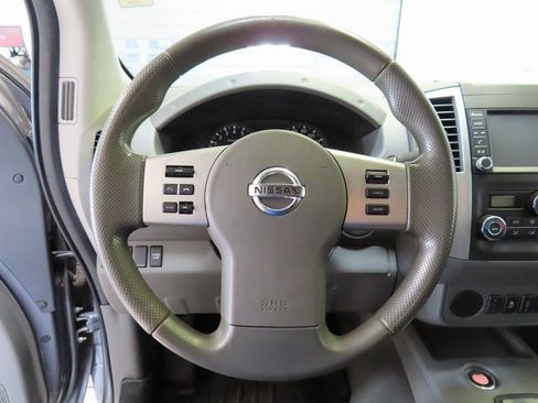 Used 2020 Nissan Frontier SV image 8