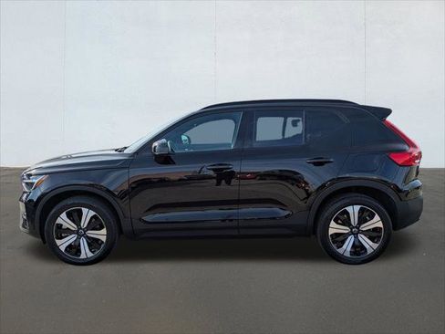 Used 2023 Volvo XC40 Recharge Plus image 2