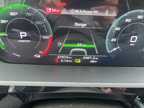 Used 2022 Audi e-tron Premium image 1