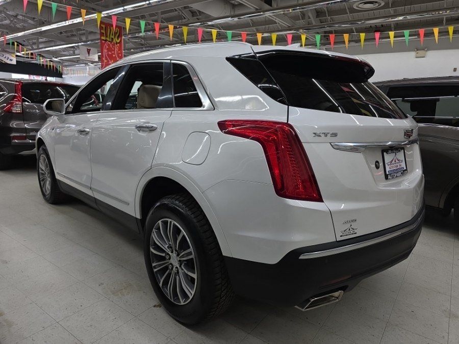 Used 2017 Cadillac XT5 Luxury w/ Driver Awareness Package AWD/4WD image 4