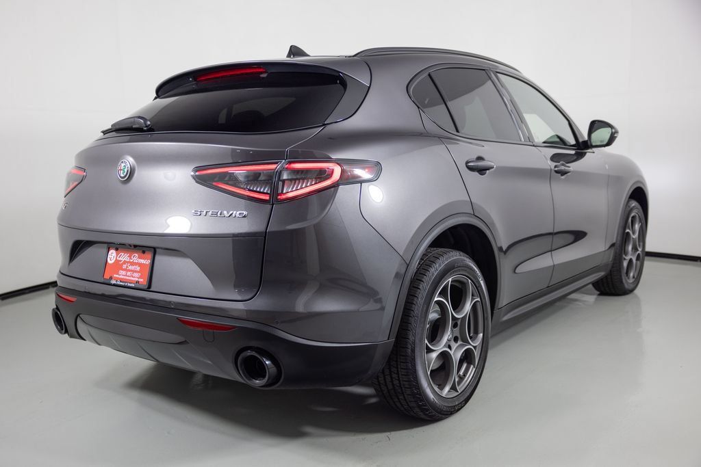 New 2026 Alfa Romeo Stelvio Sprint AWD/4WD image 2