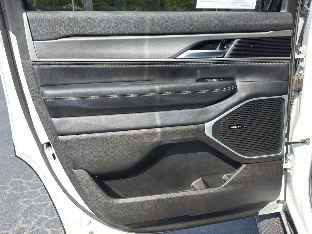 Used 2025 Jeep Wagoneer Series II AWD/4WD image 36