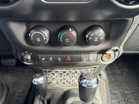 Used 2016 Jeep Wrangler Unlimited Sahara AWD/4WD image 4