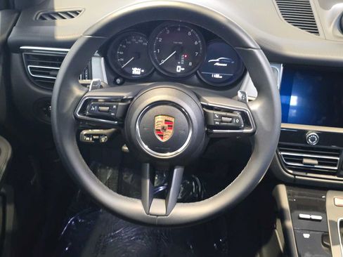 Used 2025 Porsche Macan AWD/4WD image 20