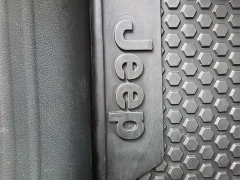 Used 2016 Jeep Renegade Latitude image 19