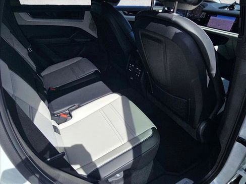 Used 2024 Porsche Cayenne Coupe image 20